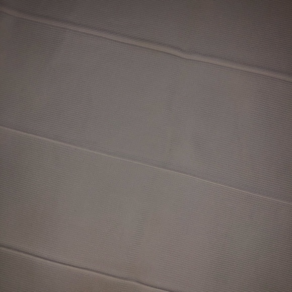 BCBG ALEXA WHITE BANDAGE POWER TEXTURE SKIRT - Picture 2 of 2